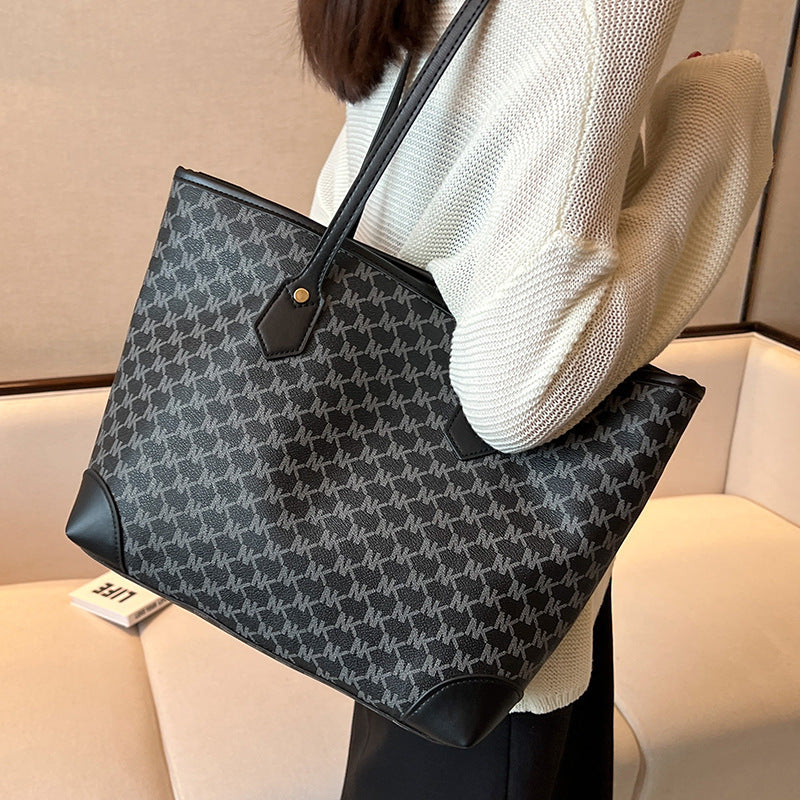 Large capacity tote bag